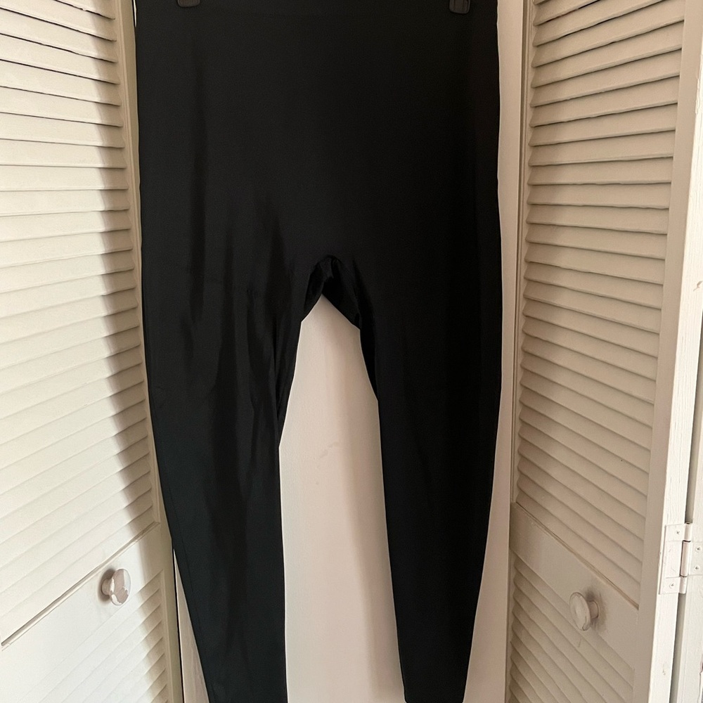 YITTY Black and Blue Leggings